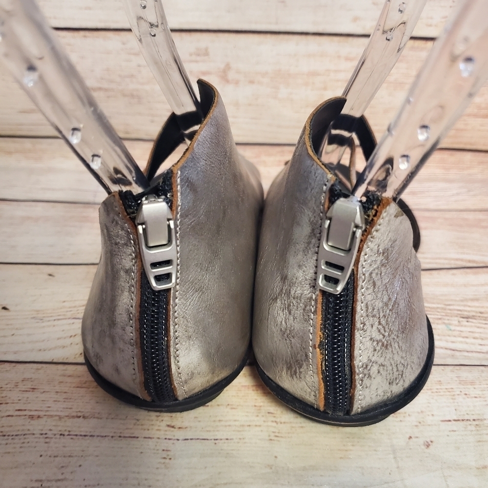 CYDWOQ Womens EU 36.5 US 6.5 Civilian Metallic Silver Leather Sandals Shoes - Picture 4 of 12